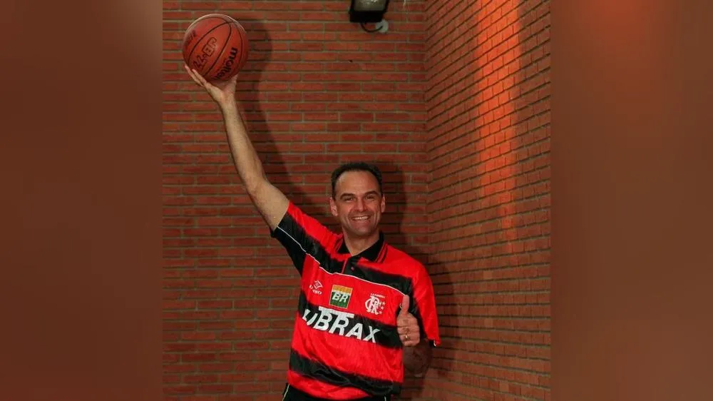 Flamengo aposenta camisa 14 do basquete em homenagem a Oscar Schmidt