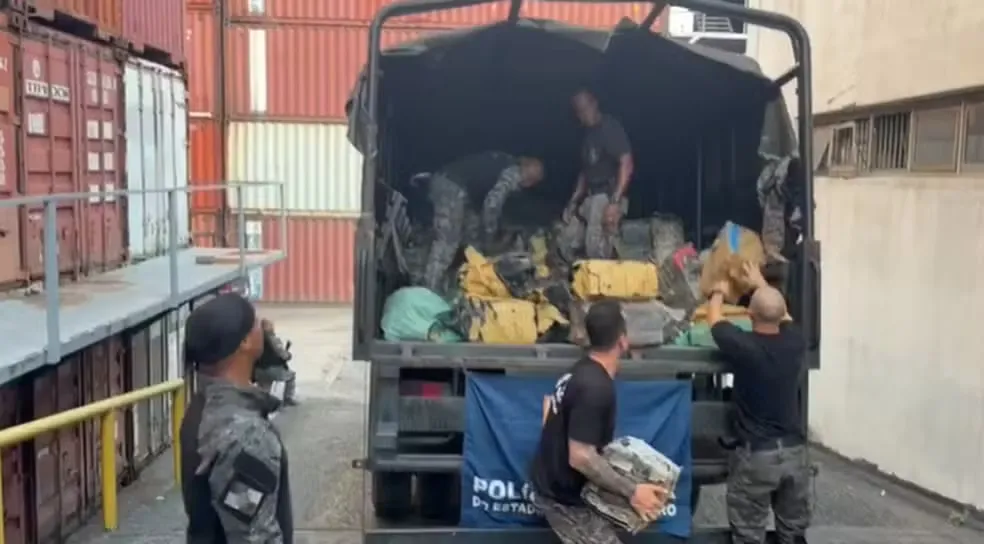 Polícia Militar apreende cerca de 3 toneladas de drogas em operação no Complexo da Maré