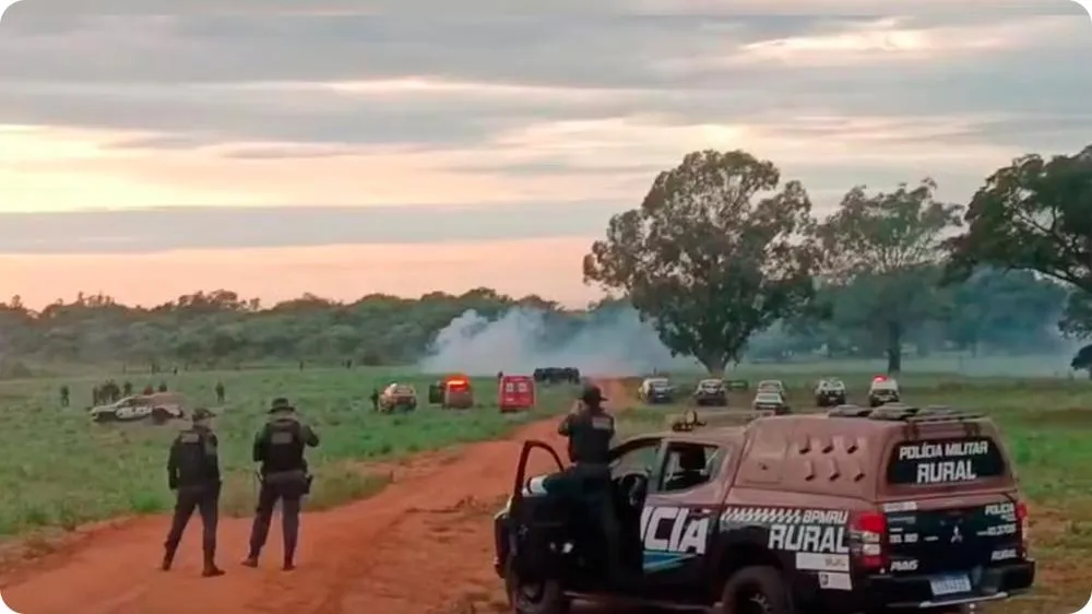 Vídeo mostra confronto entre a polícia e indígenas após ocupação de fazenda em MS