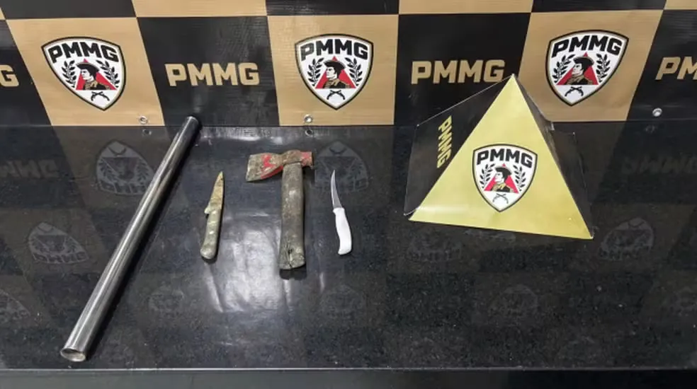 VÍDEO: Homem morre após atacar ex-companheira com machadinha em Ponte Nova