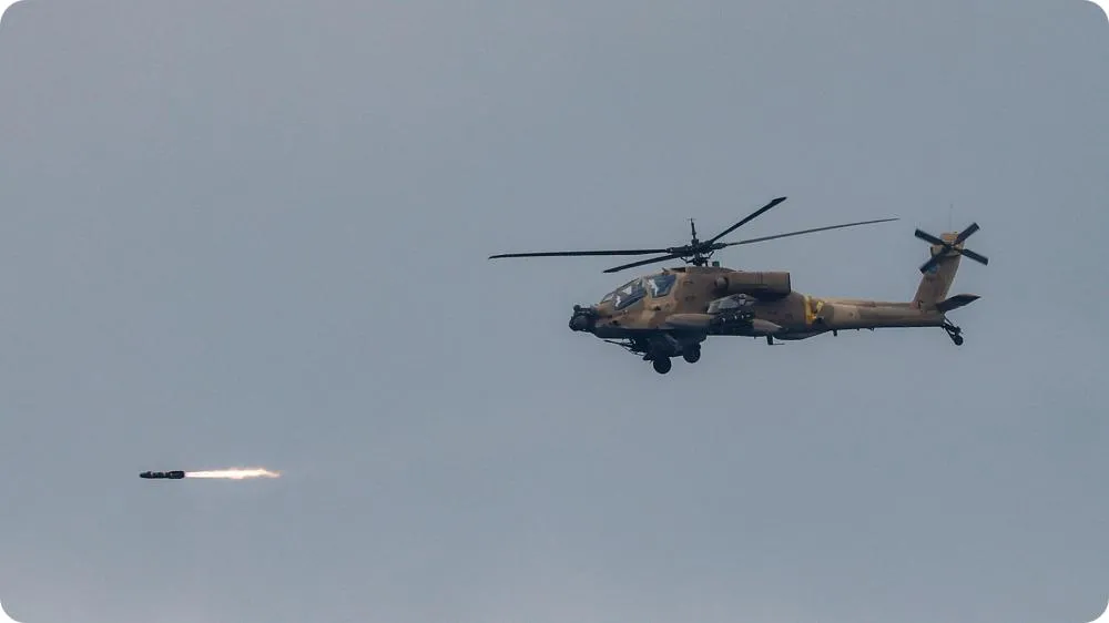 EUA bombardeiam Irã em retaliação por queda de helicóptero; Teerã responde com ataque a frota no Bahrein